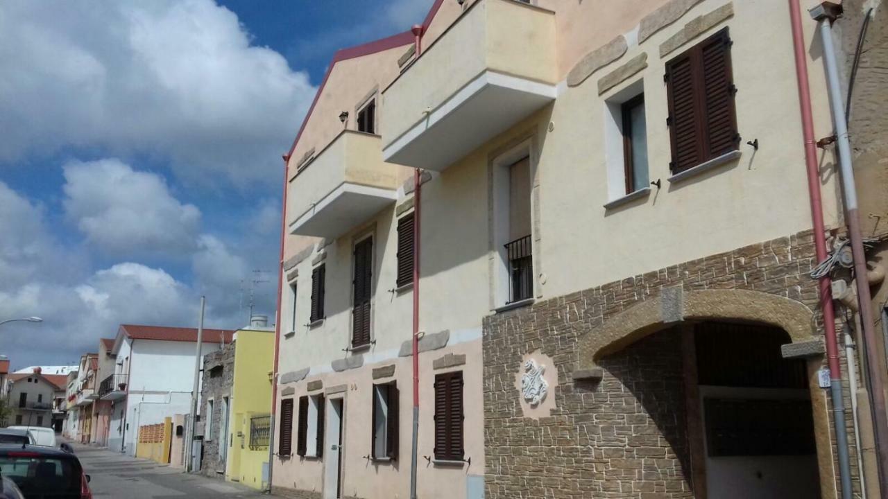 فيلا Il Girasole SantʼAntìoco المظهر الخارجي الصورة